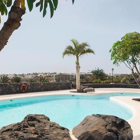 Apartamento Om Con Piscina Y Vistas Al Mar Lejlighed Costa Teguise Eksteriør billede