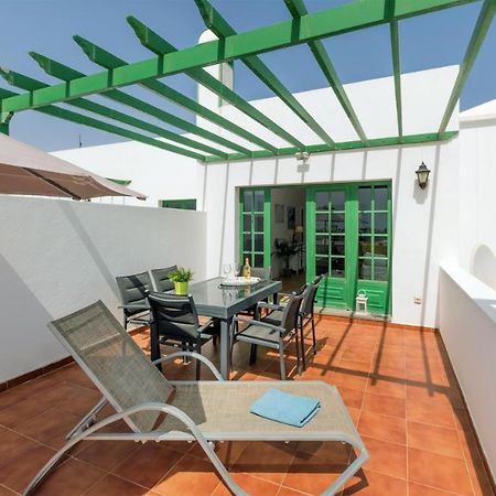 Apartamento Om Con Piscina Y Vistas Al Mar Lejlighed Costa Teguise Eksteriør billede