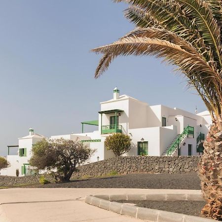 Apartamento Om Con Piscina Y Vistas Al Mar Lejlighed Costa Teguise Eksteriør billede