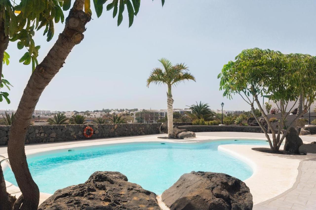 Apartamento Om Con Piscina Y Vistas Al Mar Lejlighed Costa Teguise Eksteriør billede