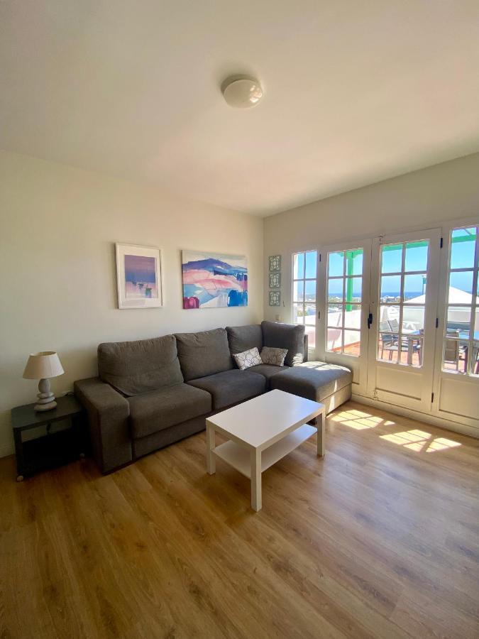 Apartamento Om Con Piscina Y Vistas Al Mar Lejlighed Costa Teguise Eksteriør billede