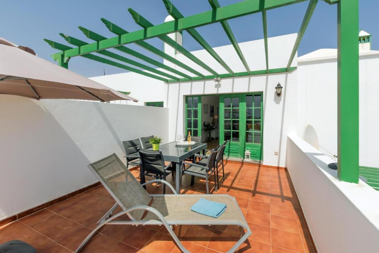 Apartamento Om Con Piscina Y Vistas Al Mar Lejlighed Costa Teguise Eksteriør billede