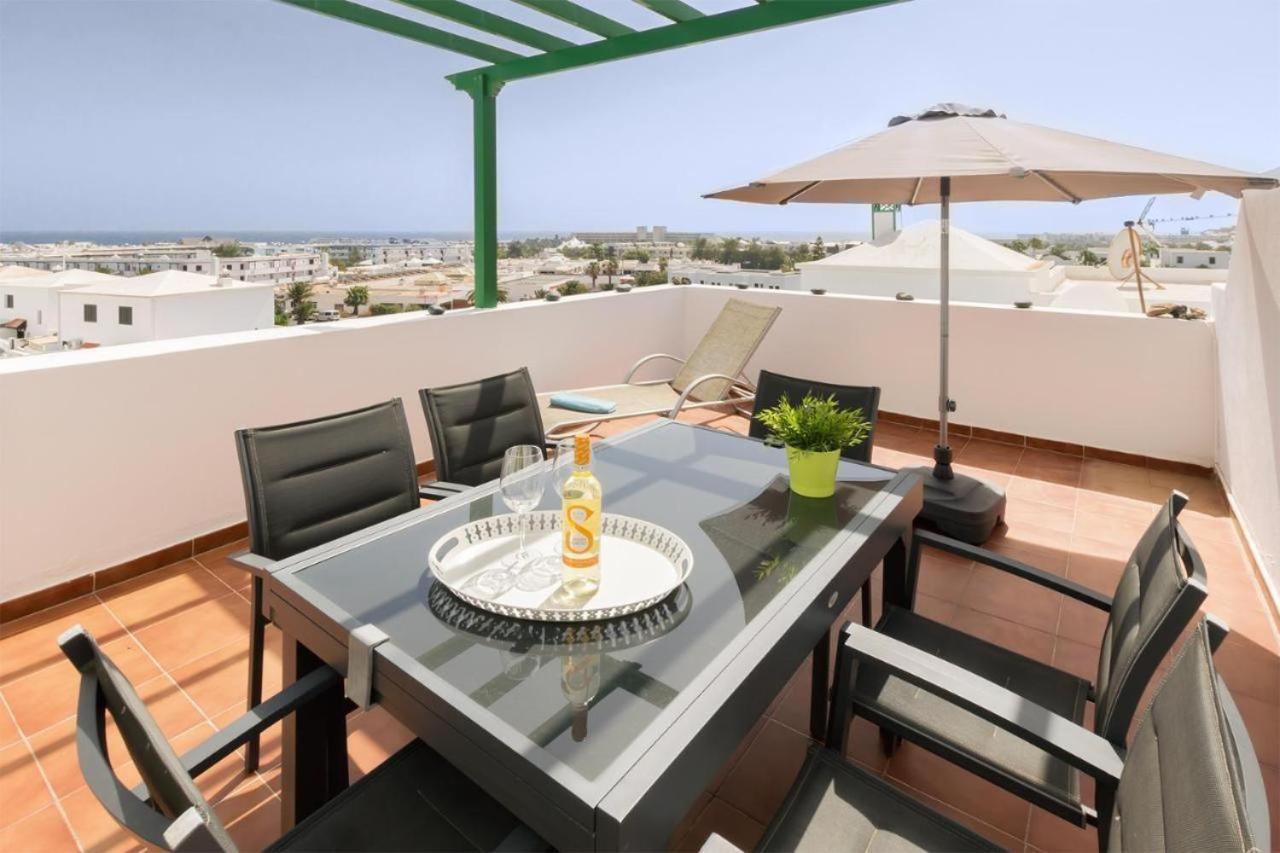 Apartamento Om Con Piscina Y Vistas Al Mar Lejlighed Costa Teguise Eksteriør billede
