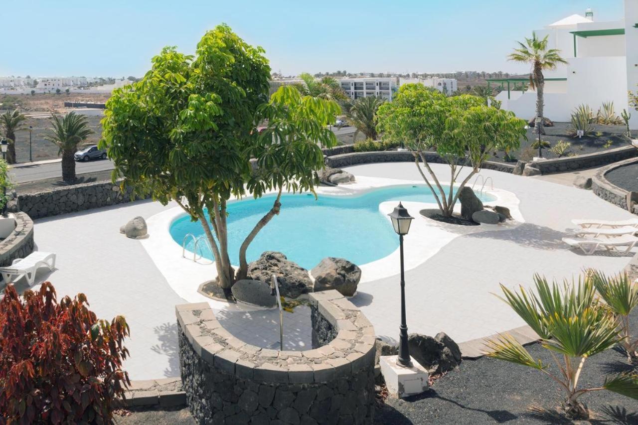 Apartamento Om Con Piscina Y Vistas Al Mar Lejlighed Costa Teguise Eksteriør billede